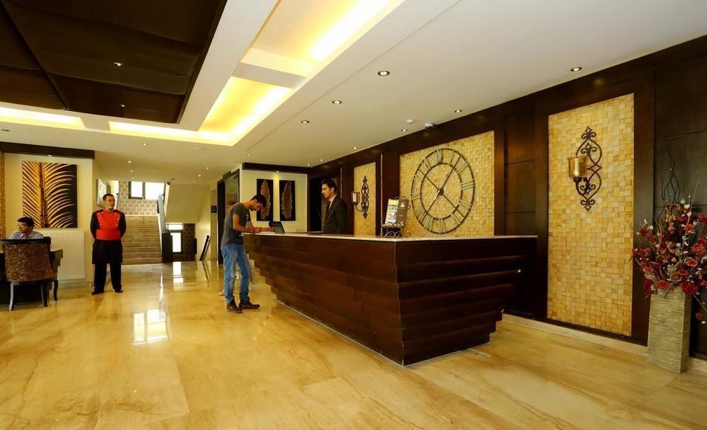 Hotel Pine Spring Wazir Bagh Srinagar  Bagian luar foto
