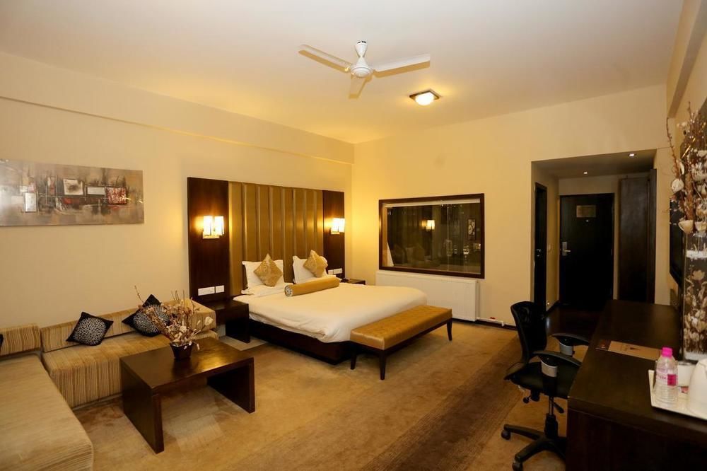 Hotel Pine Spring Wazir Bagh Srinagar  Bagian luar foto