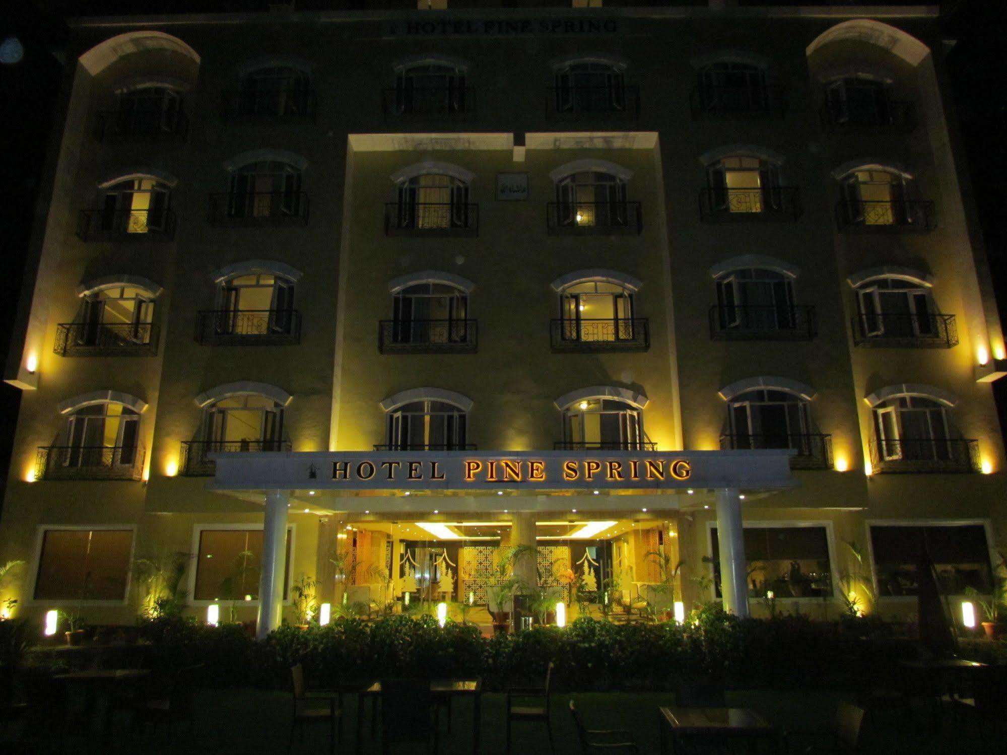Hotel Pine Spring Wazir Bagh Srinagar  Bagian luar foto
