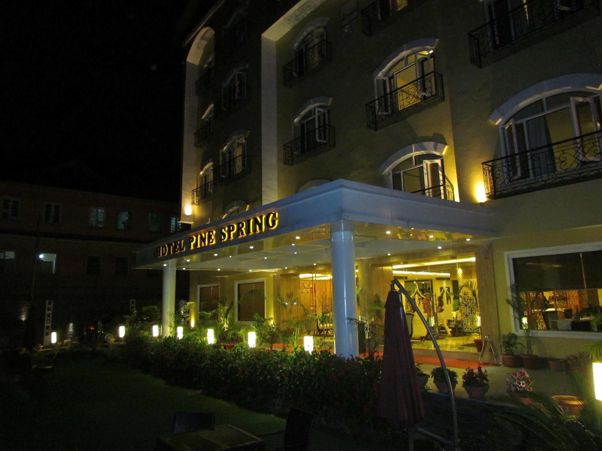 Hotel Pine Spring Wazir Bagh Srinagar  Bagian luar foto