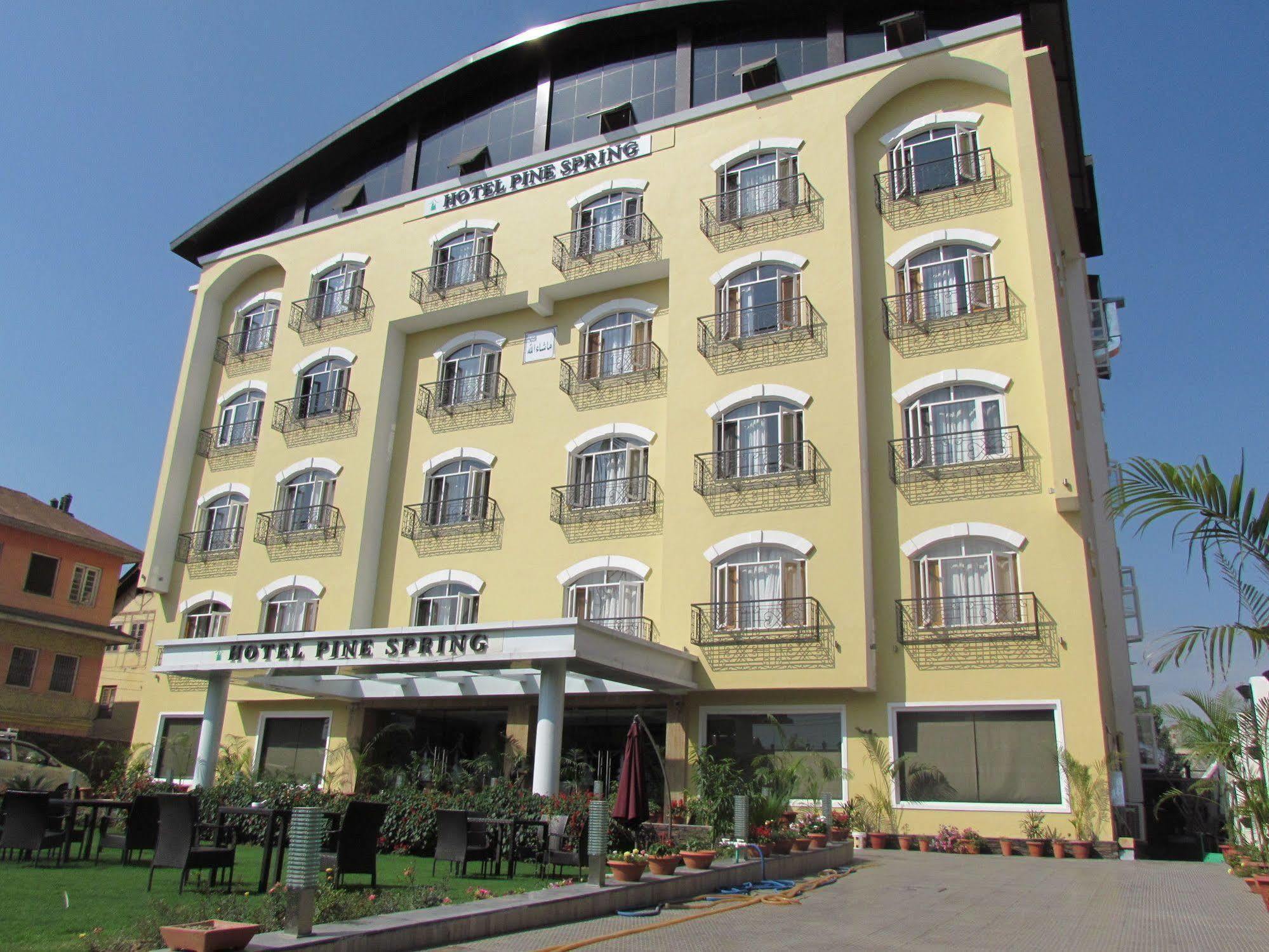 Hotel Pine Spring Wazir Bagh Srinagar  Bagian luar foto