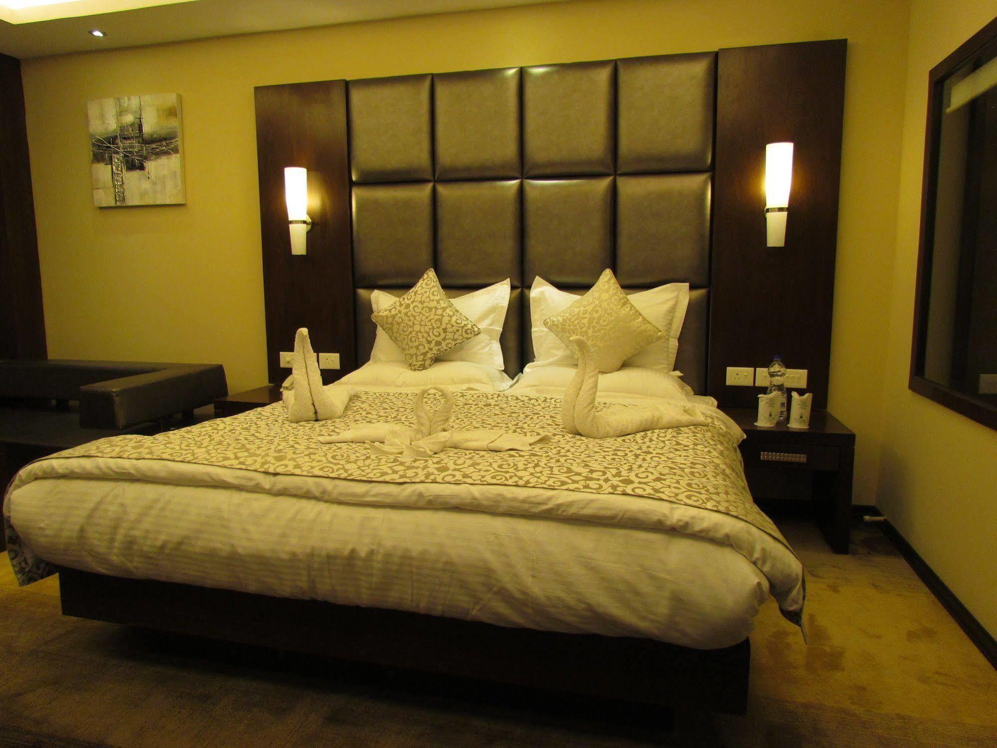 Hotel Pine Spring Wazir Bagh Srinagar  Bagian luar foto