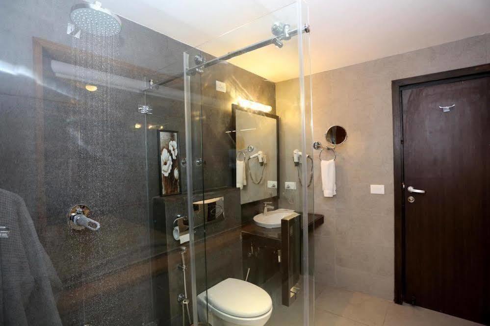 Hotel Pine Spring Wazir Bagh Srinagar  Bagian luar foto