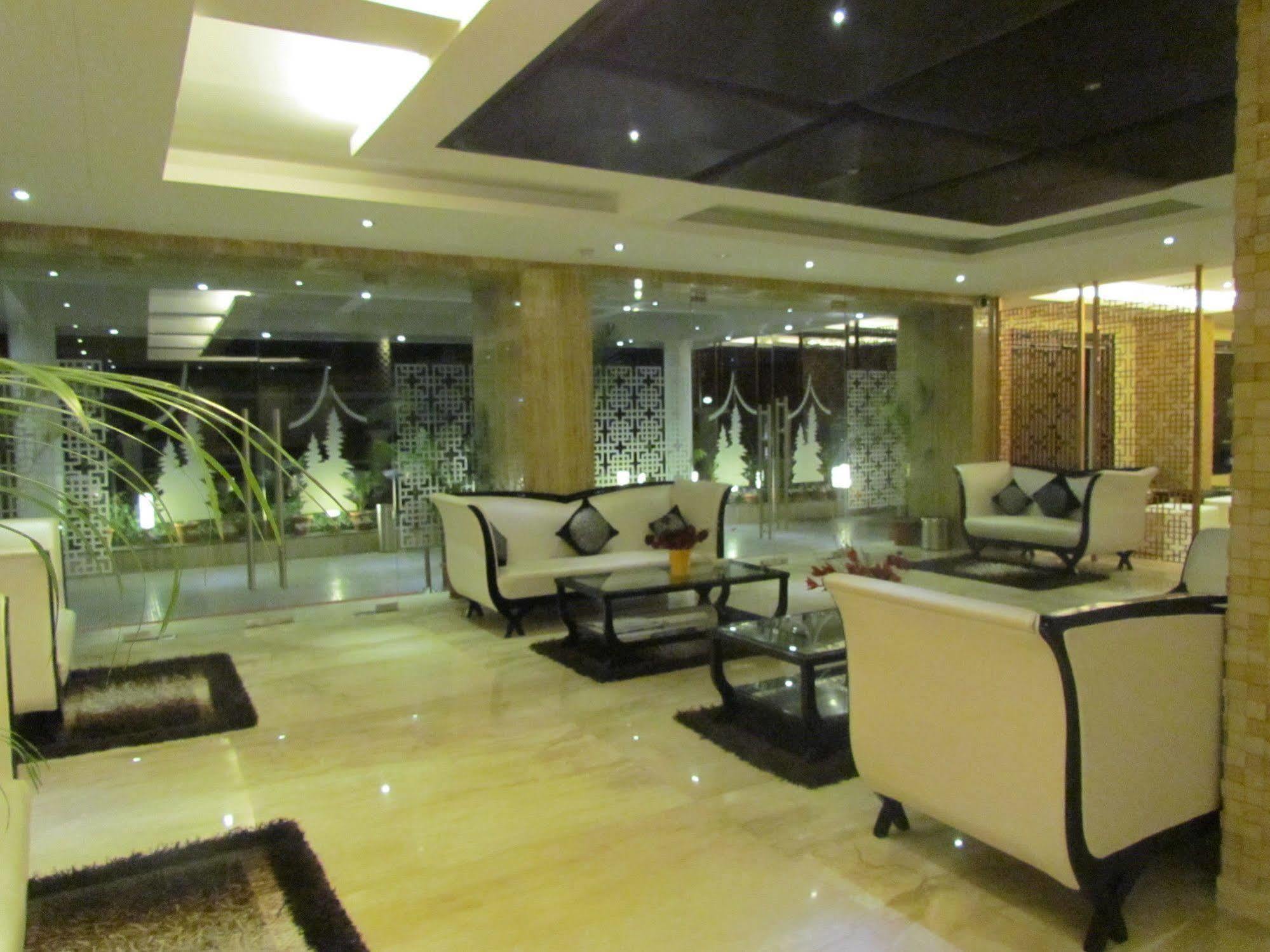 Hotel Pine Spring Wazir Bagh Srinagar  Bagian luar foto