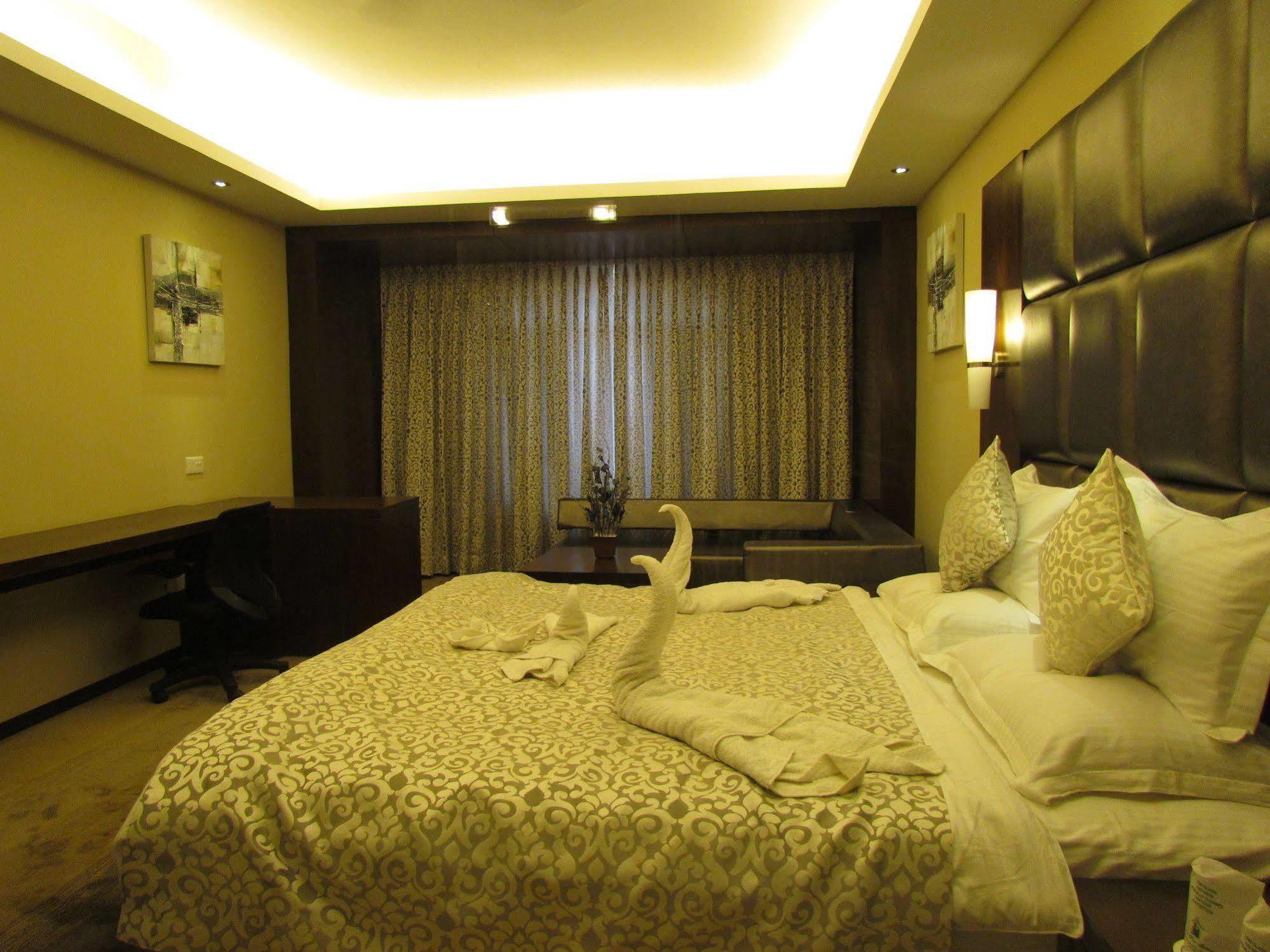 Hotel Pine Spring Wazir Bagh Srinagar  Bagian luar foto