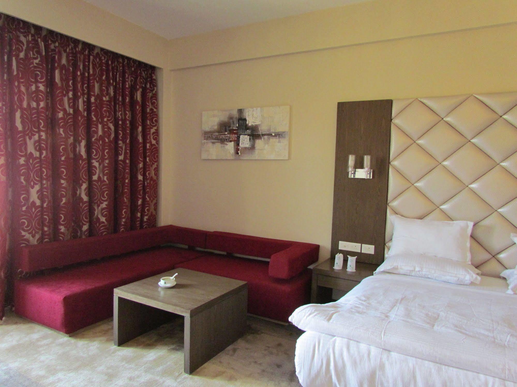 Hotel Pine Spring Wazir Bagh Srinagar  Bagian luar foto