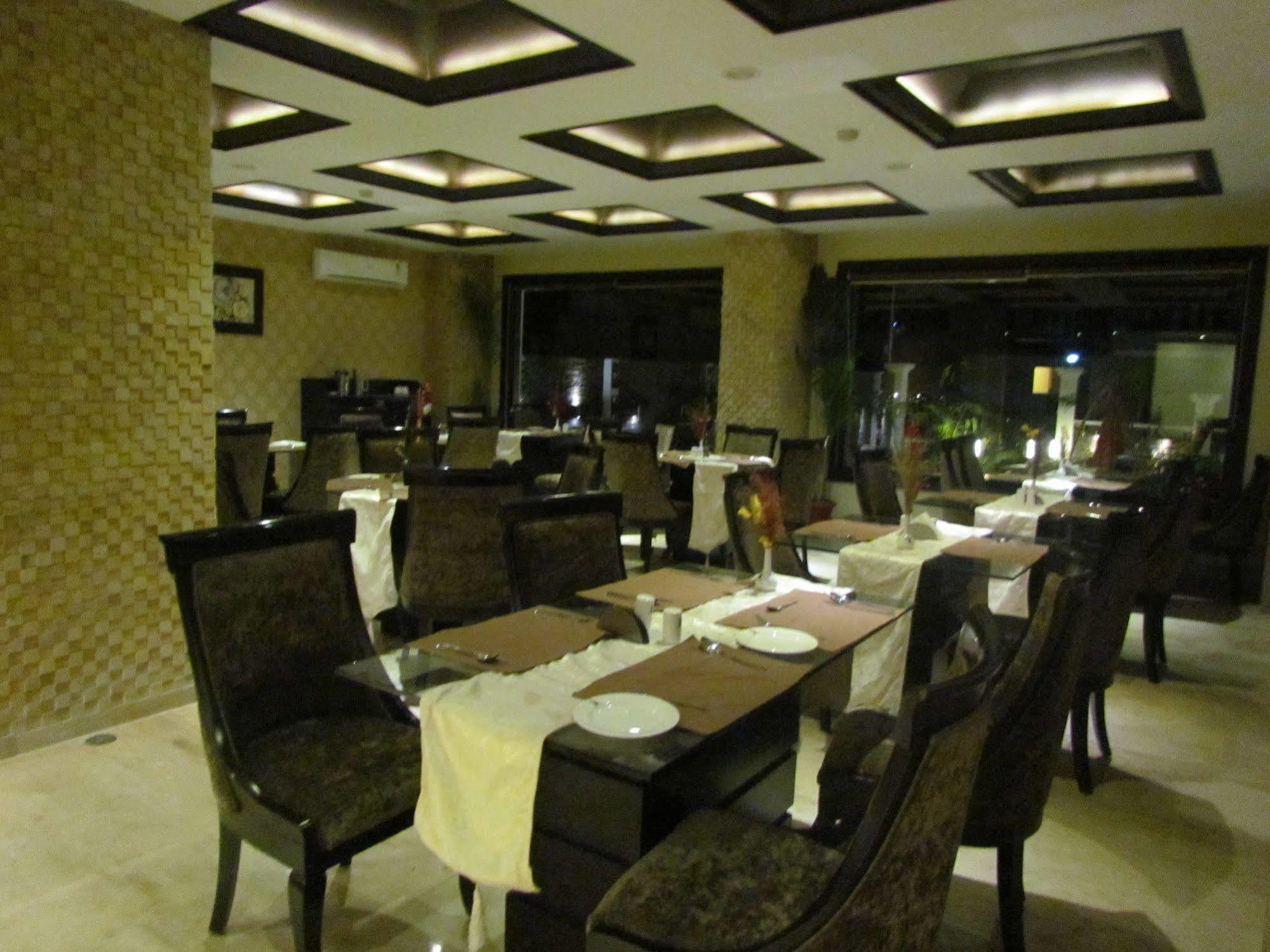 Hotel Pine Spring Wazir Bagh Srinagar  Bagian luar foto