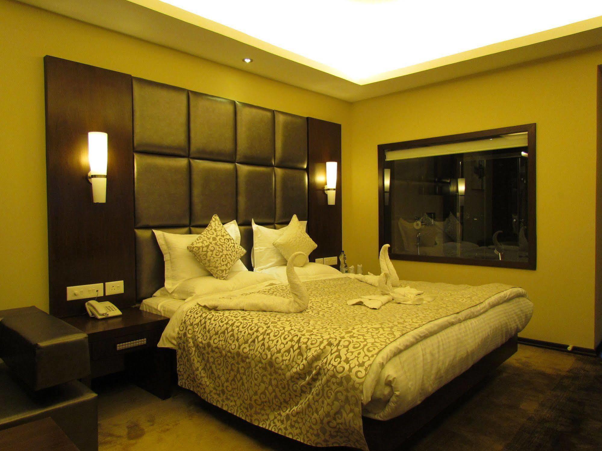 Hotel Pine Spring Wazir Bagh Srinagar  Bagian luar foto